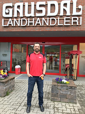 Proffselger Henning Kampesveen brenner for god kundeservice både for egne kunder og kunders kunder. Kort sagt: – Jeg brenner veldig for ByggDok. Foto: Gausdal Landhandleri.